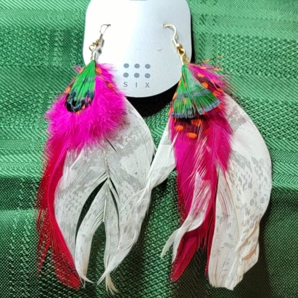 Three Pairs of Click Six Feathered Earrings! - Picture 3 of 15